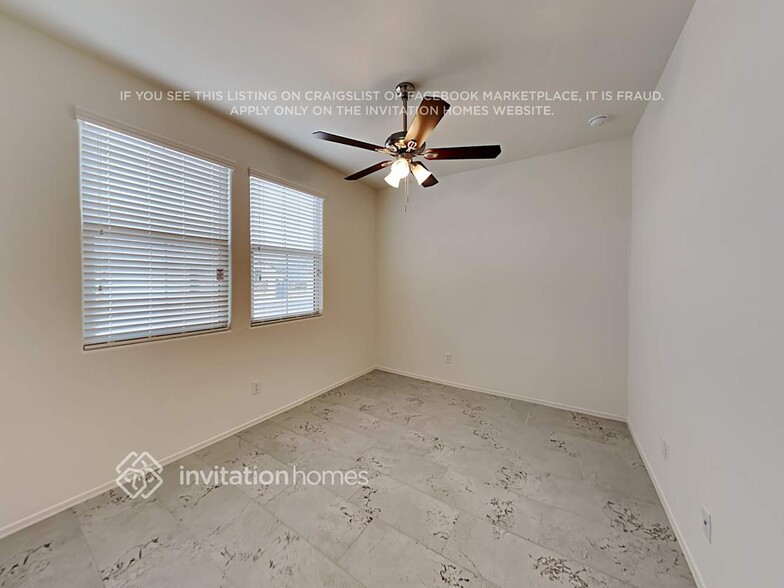 Building Photo - 11445 W La Reata Ave