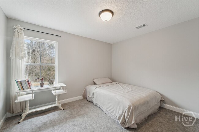 Building Photo - 601 Meloney Dr