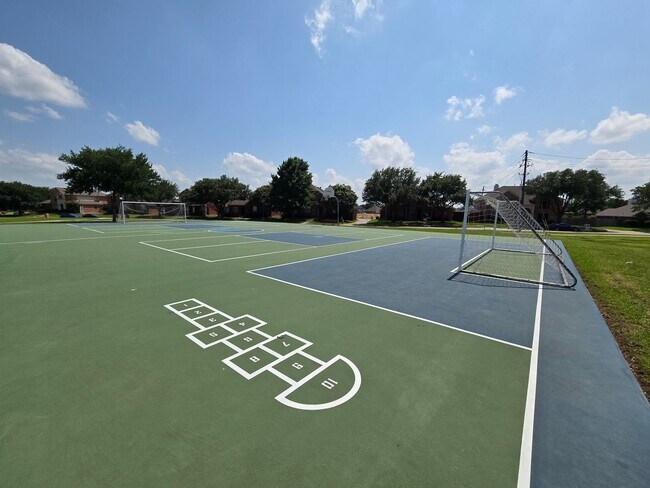 Building Photo - Rowlett Home in Great Location w/ Community Park, Pools, & Playground. Includes All Appliances!