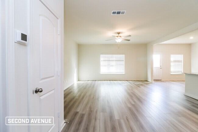 Building Photo - 504 Bennie Leonard St