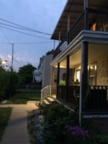 Building Photo - 113 S 13th Ave