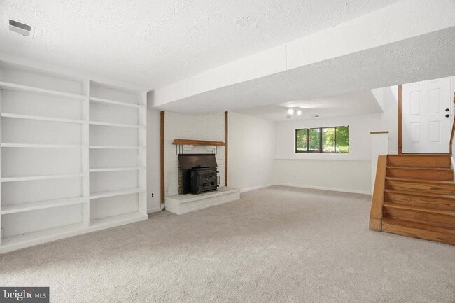 Building Photo - 131 Lee Dr