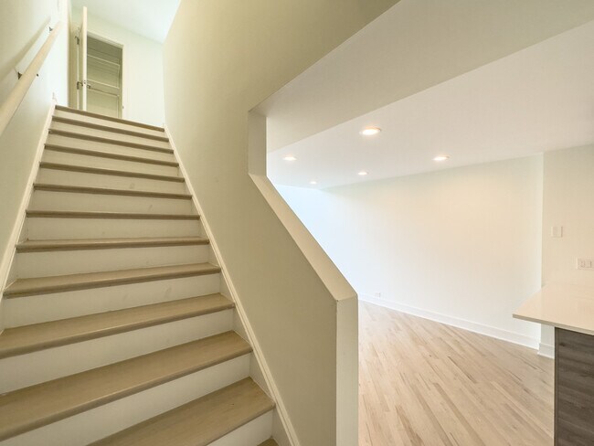 Building Photo - 949 W Grace St