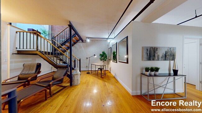 Building Photo - 19 Stanhope St