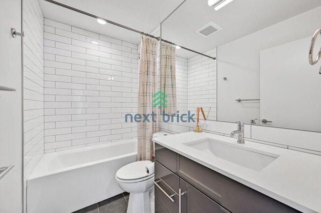 Building Photo - A beautiful 3 bed and 2 bathroom house for...