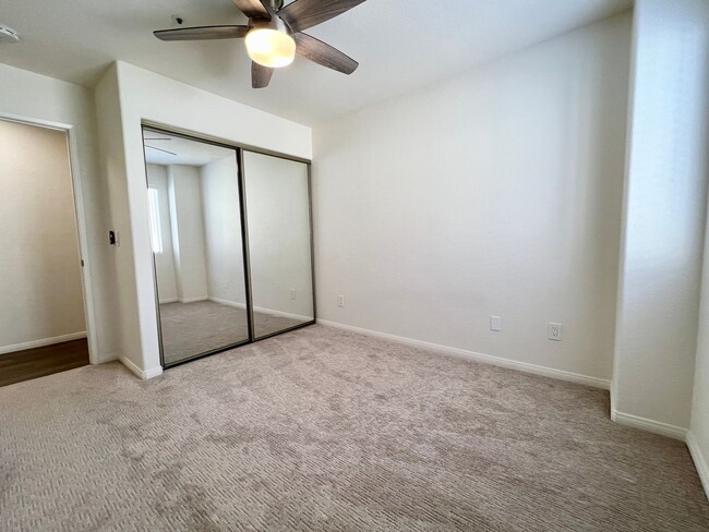 Building Photo - Upgraded 2 Bedroom 2 Bath Condo with Lots ...