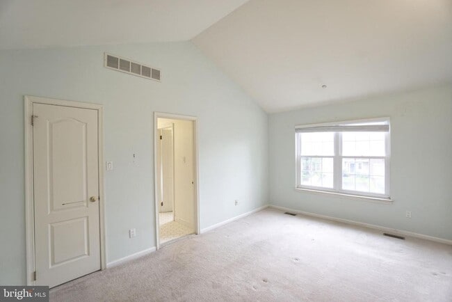 Building Photo - 250 Lookout Pl