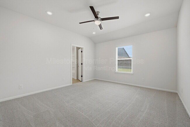 Building Photo - 1819 Boxwood Dr