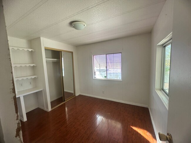 Building Photo - charming 2 bedroom mobile close to River