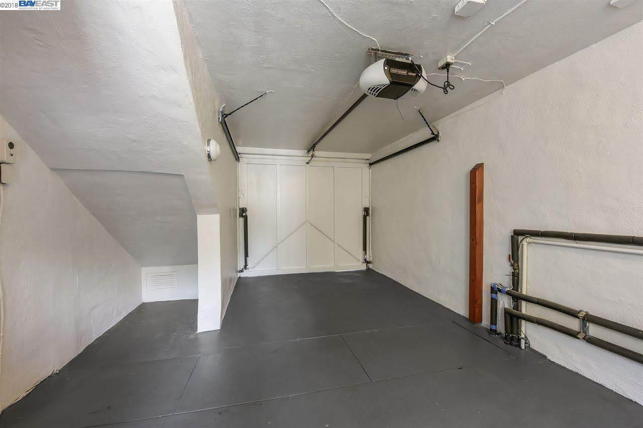 Garage - 1562 Lincoln Ave