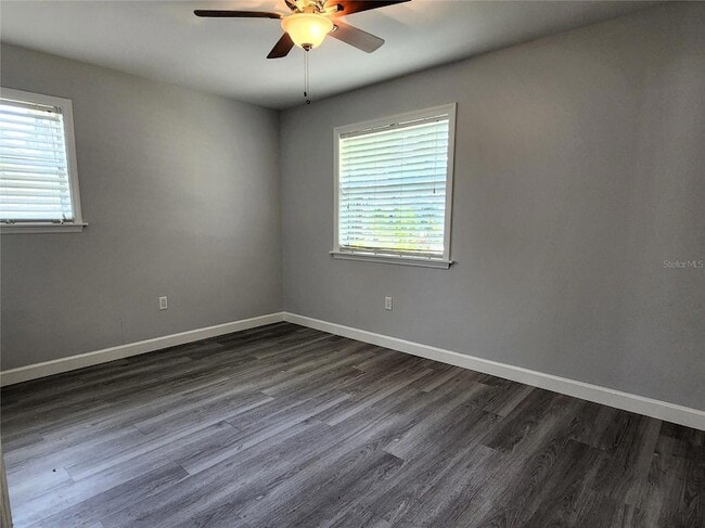 Building Photo - 2617 Pine Tree Dr
