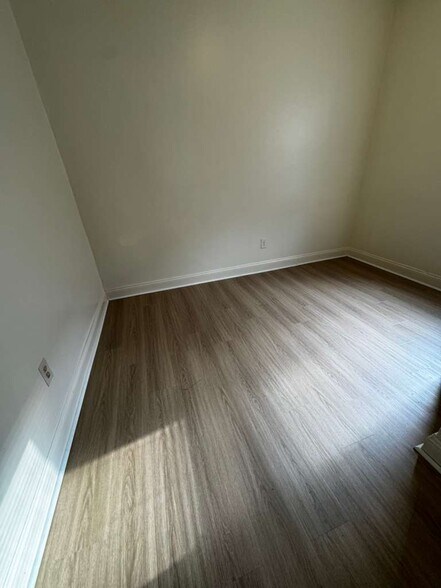 Building Photo - 129 Chestnut St