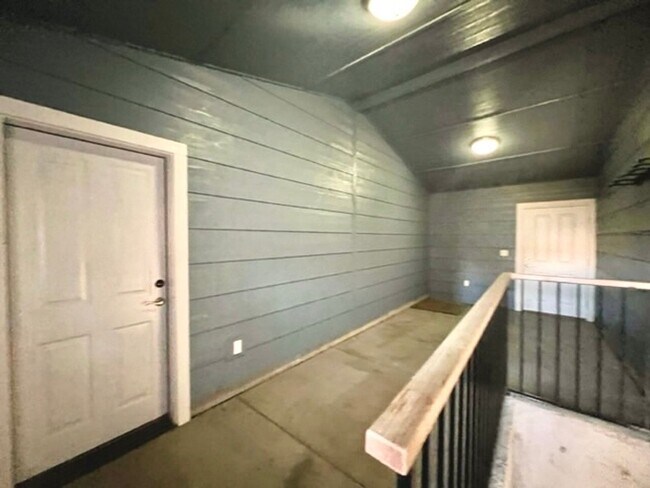 Building Photo - 4 Bedroom 2 Bath Home Boise North End