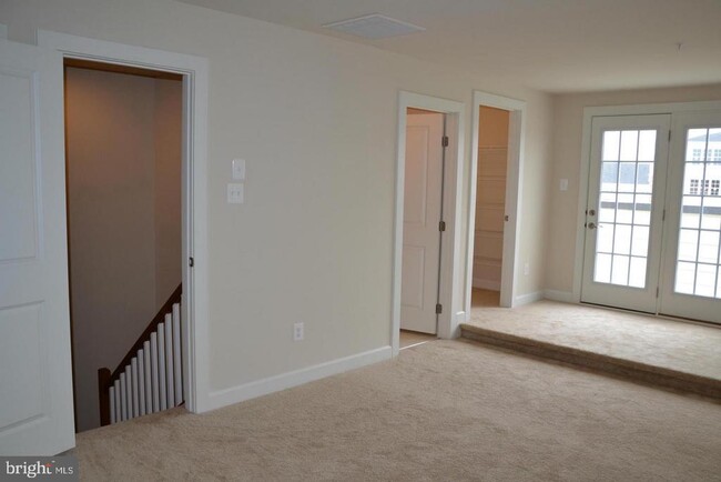 Building Photo - 3174 Yeager Dr