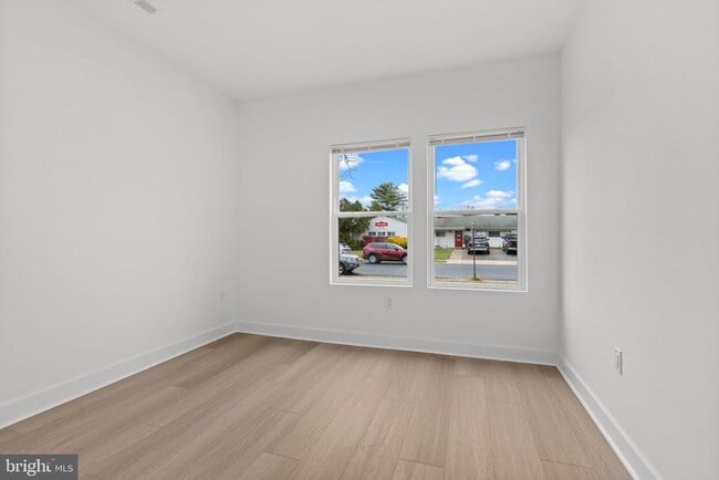 Building Photo - 265 Holly Dr