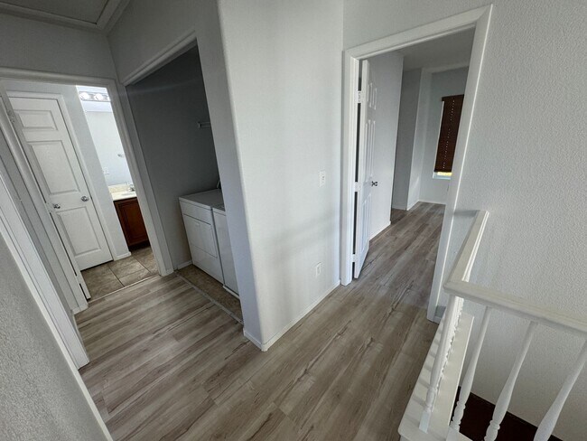 Building Photo - Charming 3 Bedroom, 3 Bathroom, 2-Story Ho...