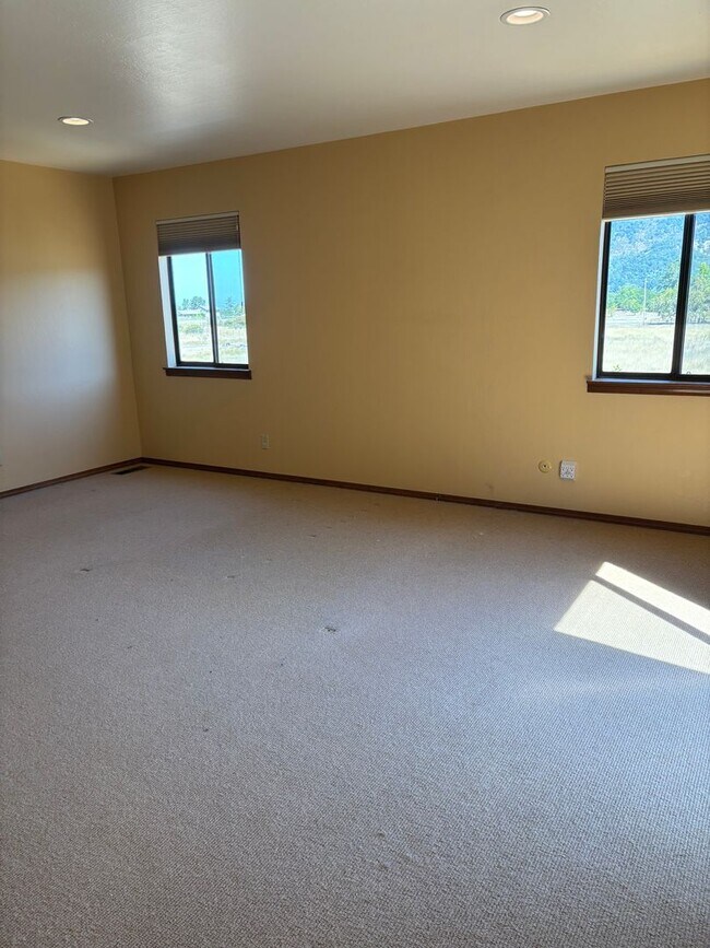 Building Photo - 6 Acres; 3 bedroom 2 bath plus bonus room ...