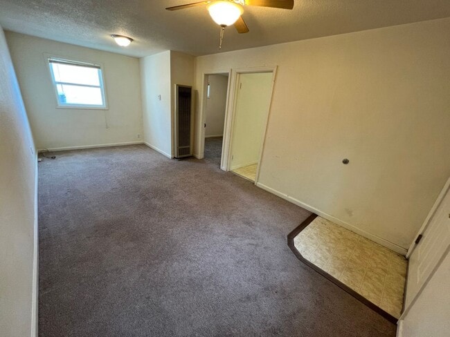 Building Photo - 102 E Park Ave