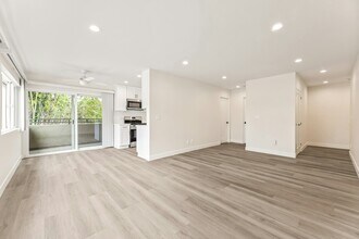 Building Photo - 5409 Radford Ave