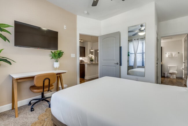 Building Photo - 1221 Legacy Dr