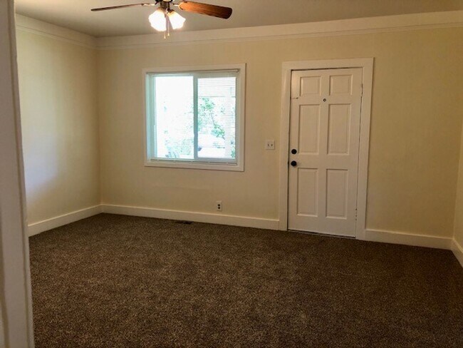 Building Photo - Charming 2 bedroom, 1.5 bath home in Old Folsom near Sutter Street