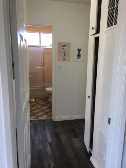 Building Photo - 161 W Ave 28