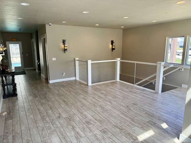 Building Photo - 1063 S State Rd