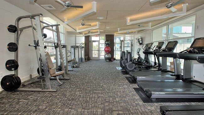 Building Photo - 777 5th St