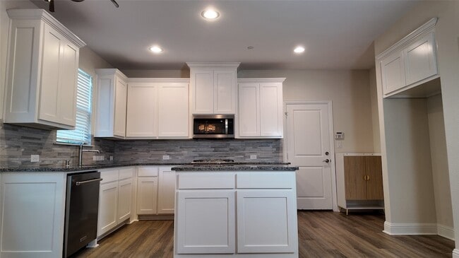 Building Photo - 7420 Alton Dr