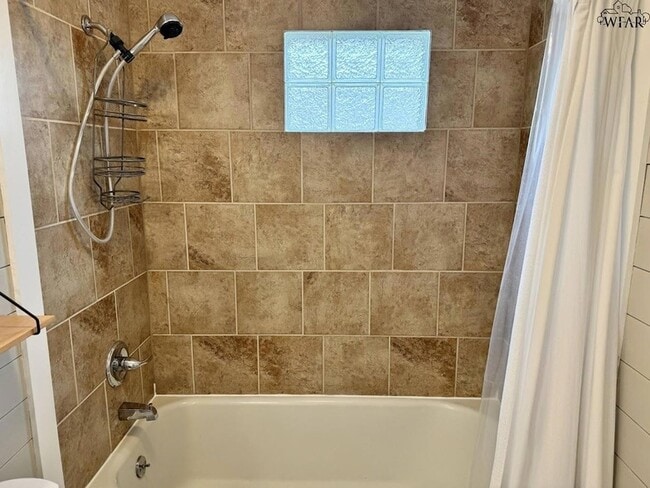 Building Photo - 1716 Victory Ave