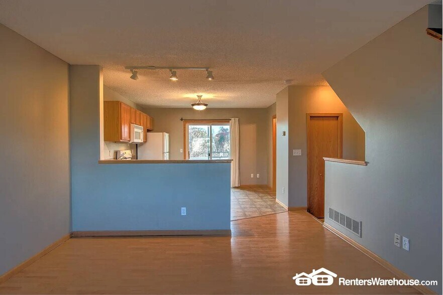 Building Photo - 109 19th Ave SE