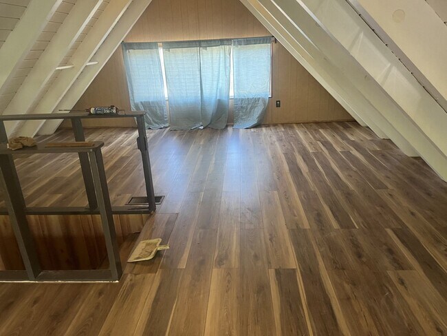 Building Photo - Charming 1 Bedroom + Loft Cabin with Backy...