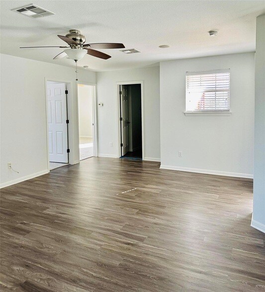 Building Photo - 2800 Canyon Valley Run