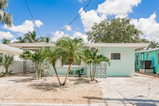 Building Photo - 14827 N Bayshore Dr