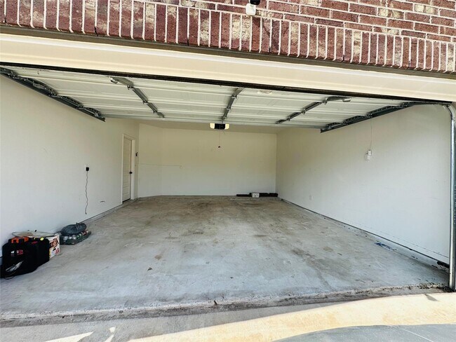 Building Photo - 2419 Humble Wy