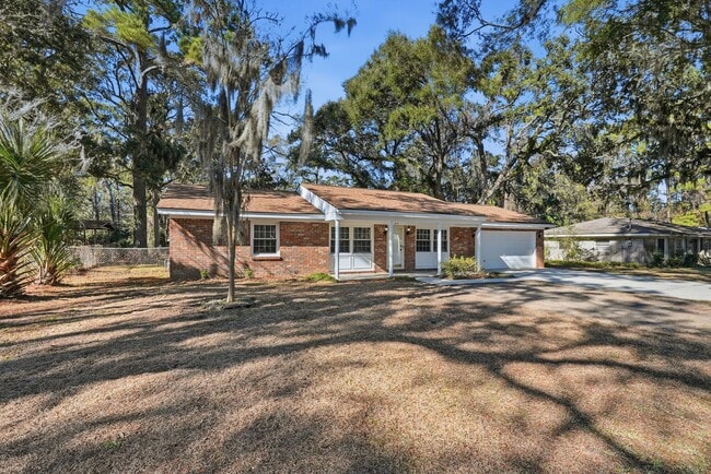 Building Photo - Ranch Home on Wilmington Island For Lease!