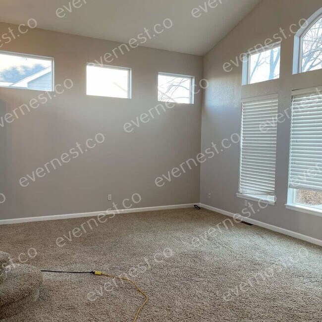 Building Photo - 8956 Goosander Way