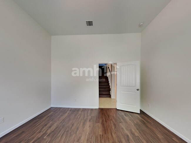 Building Photo - 21614 Champagne Dr E