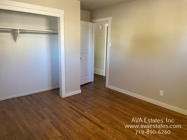Building Photo - 2123 Driftwood Ln
