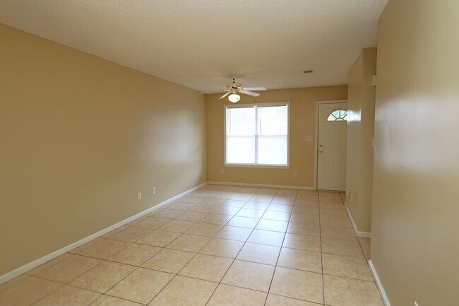 Building Photo - 6104 Vinnie Dr