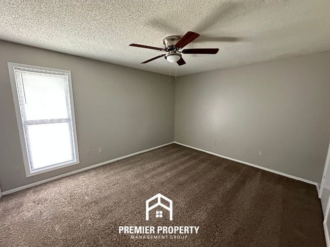 Building Photo - Charming 3BR/2BA in Country Brook | Vaulted Ceilings, Fireplace & Fenced Yard