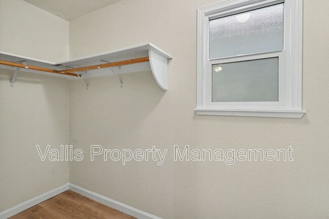 Building Photo - 3080 Park Ave NE