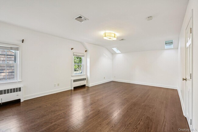 Building Photo - 71 Tamarack Rd