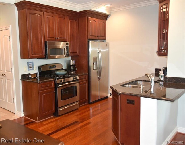 Building Photo - 202 Walnut Blvd