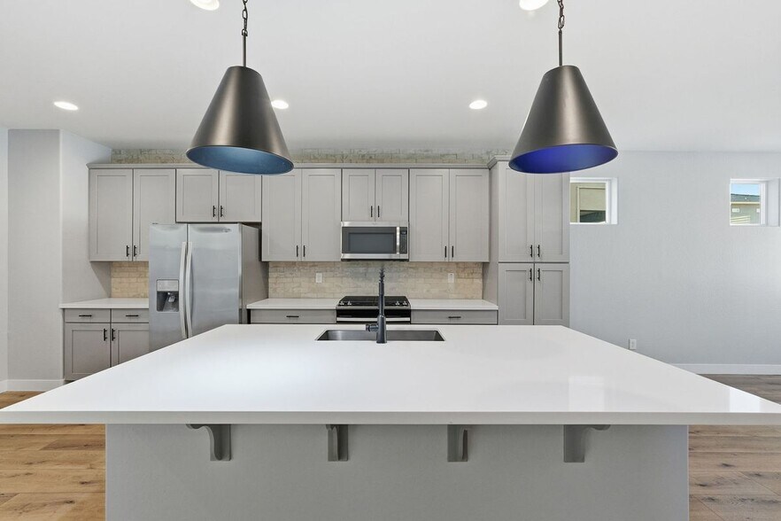 Building Photo - 7059 W Stardust Dr