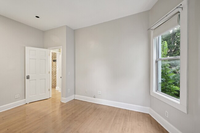 Building Photo - 515 W 25th St
