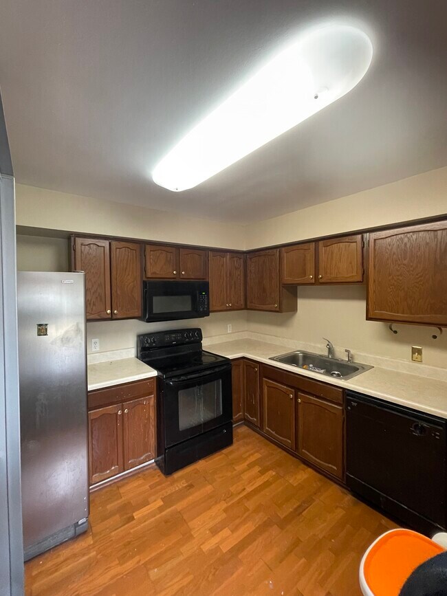 Building Photo - 280 Valley Stream Ln