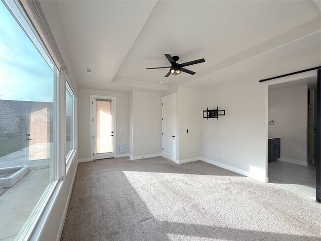 Building Photo - 3 bed, 2 bath home w/2 car garage