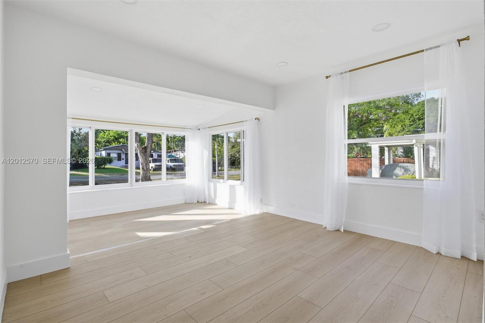 Building Photo - 461 Plover Ave