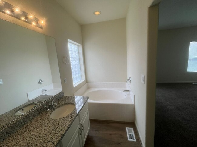 Building Photo - Beautiful 3 Bed, 2 Bath Home with 2-Car Garage in Desirable Sparks Neighborhood